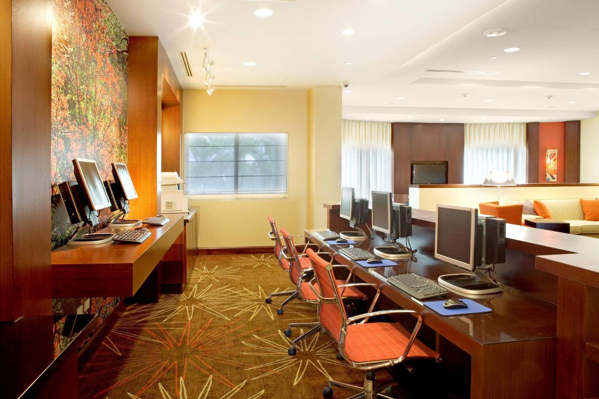 คอร์ตยาร์ด พอร์ต ออฟ สเปน Hotel Port of Spain ภายนอก รูปภาพ