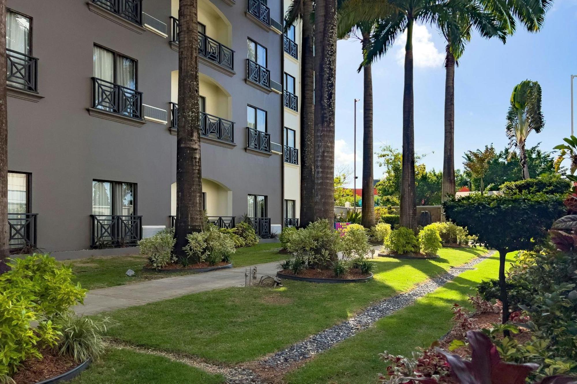 คอร์ตยาร์ด พอร์ต ออฟ สเปน Hotel Port of Spain ภายนอก รูปภาพ